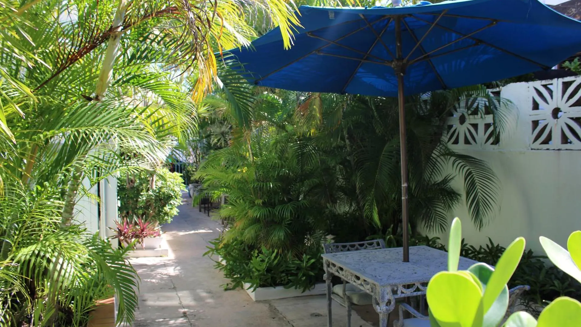 Apartahotel Numero Uno Beach Apartments San Juan