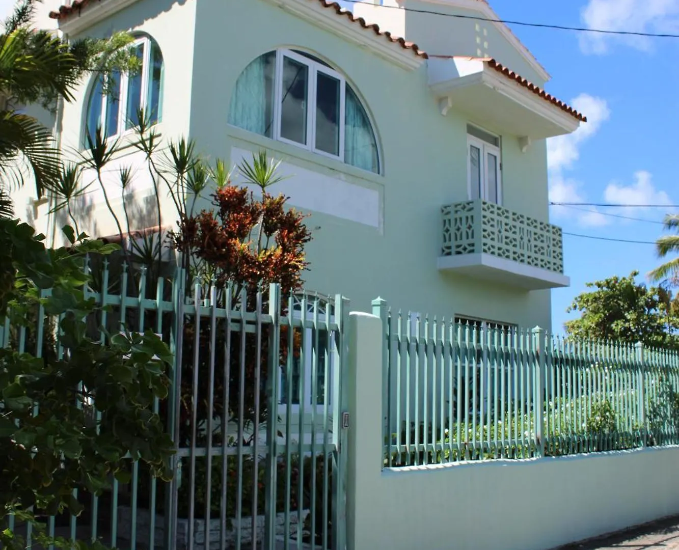 Apartahotel Numero Uno Beach Apartments San Juan